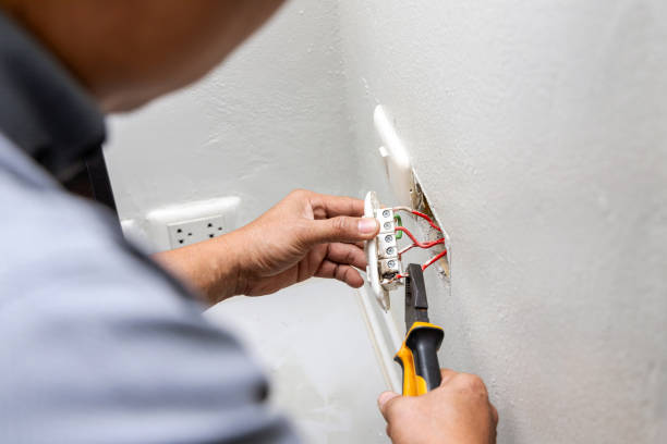 Best Affordable Emergency Electrician  in Hubbard, OR