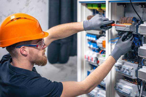 Best Emergency Electrical Repair  in Hubbard, OR